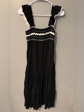 Rewind Black Top with White Trim